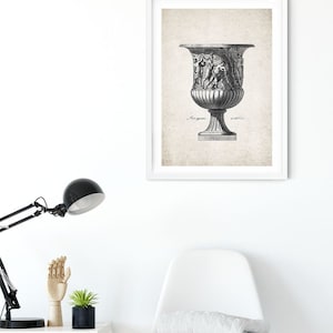 Puede incluir: Ilustraci&oacute;n en blanco y negro de un jarr&oacute;n vintage con un dise&ntilde;o detallado de figuras en relieve. El jarr&oacute;n est&aacute; sobre un fondo texturizado.