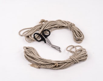 Kit débutant bondage Shibari à attacher (livre, 2 cordes, ciseaux)