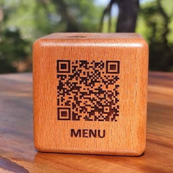 Menu QR | Supporto da tavolo QR inciso su cubo di legno | Menu digitali per Ristorante, Caffetteria, Hotel | Menu senza contatto