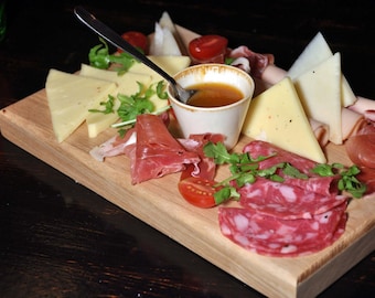 Wooden Serving Platters for Restaurants, Cafe Snack Bars, Burger Bars, Pizza Bars, Pizza Restaurants . Different shapes - Food Safe