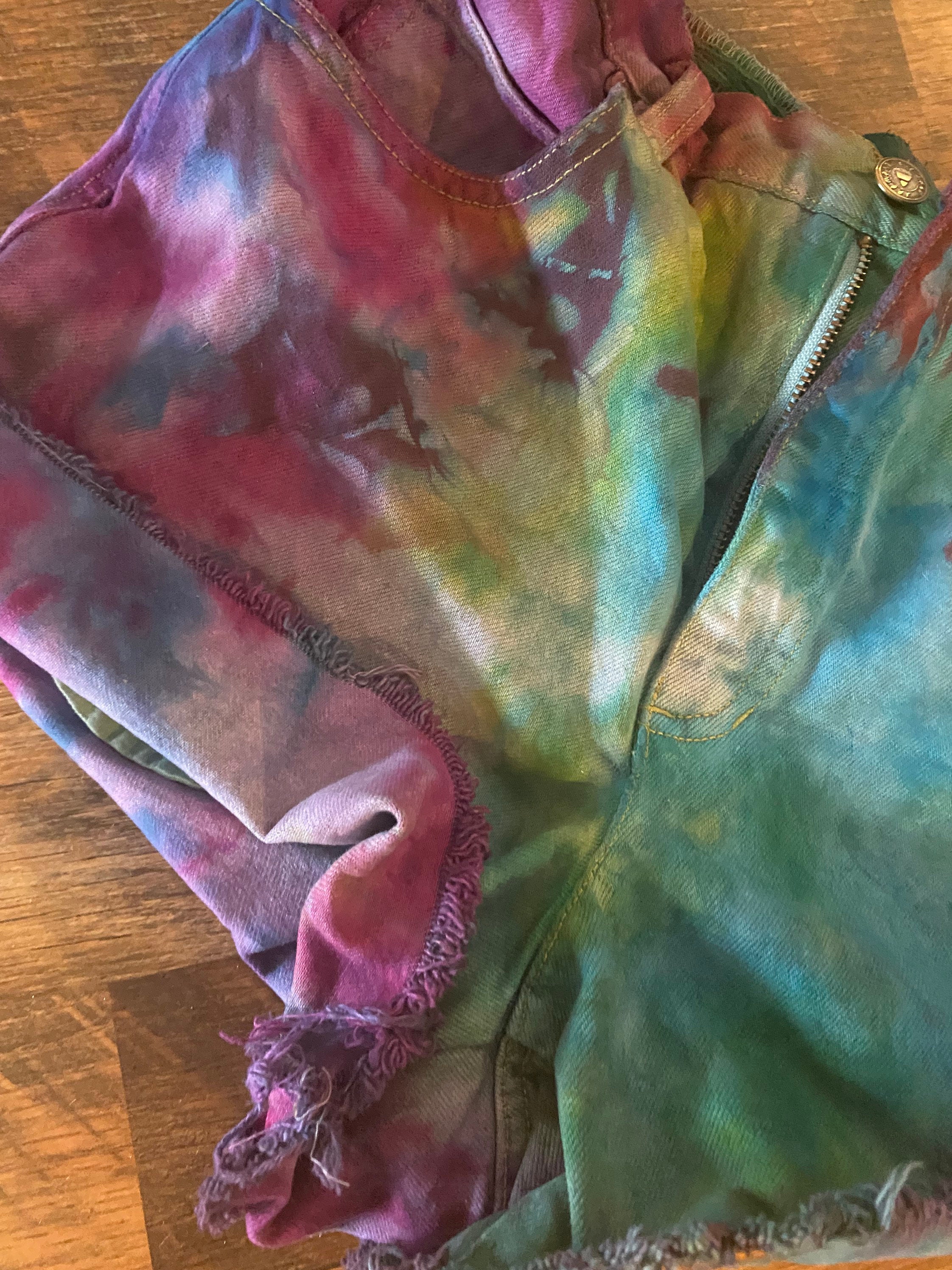 Vintage Cutoff. Denim cutoffs. Tie-Dye Cutoffs. JS026