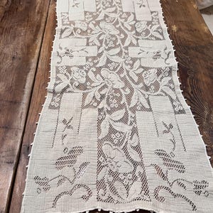Vintage Lace Table Dresser Scarf
