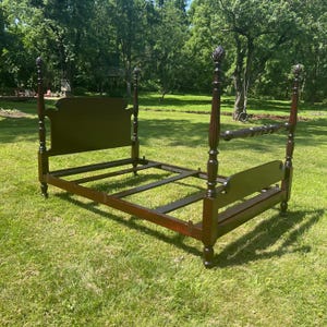 Vintage Mahogany Pineapple Full Double Bed Frame