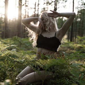 Organic, sustainable, sexy black linen underwear set with knickers panties, linen hipster briefs and bralette bra. This linen lingerie is natural, comfortable, soft and pure. These undies are a conscious, healthy choice for your body and environment.