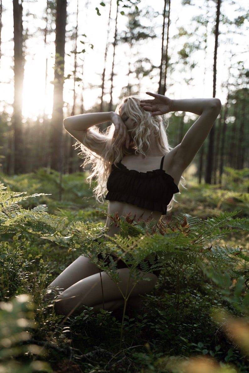 Organic, sustainable, sexy black linen underwear set with knickers panties, linen hipster briefs and bralette bra. This linen lingerie is natural, comfortable, soft and pure. These undies are a conscious, healthy choice for your body and environment.