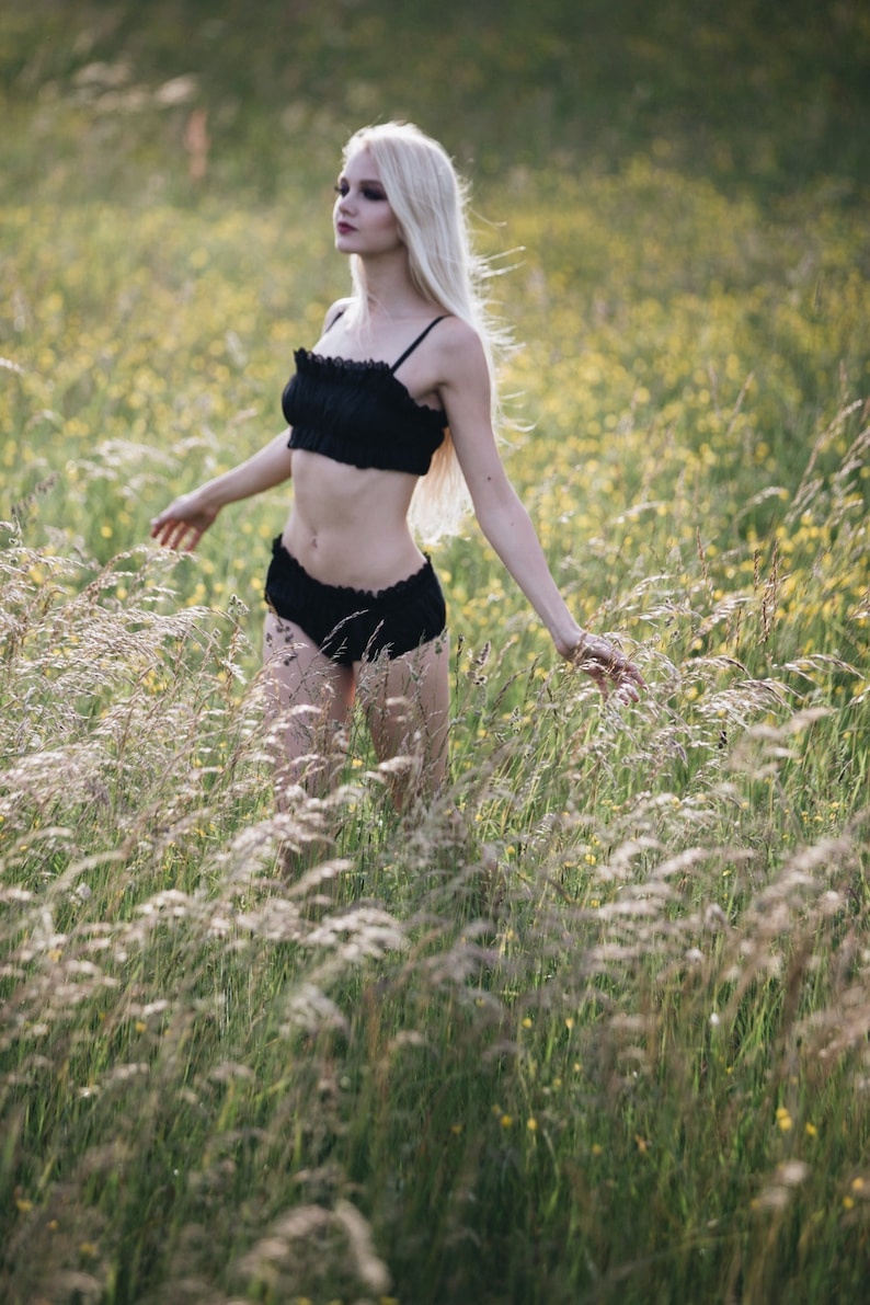 Organic, sustainable, sexy black linen underwear set with knickers panties, linen hipster briefs and bralette bra. This linen lingerie is natural, comfortable, soft and pure. These undies are a conscious, healthy choice for your body and environment.