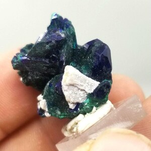 Amas de cristaux d&#39;azurite avec matrice fibreuse de malachite, échantillon de 0,95 pouce - 0033