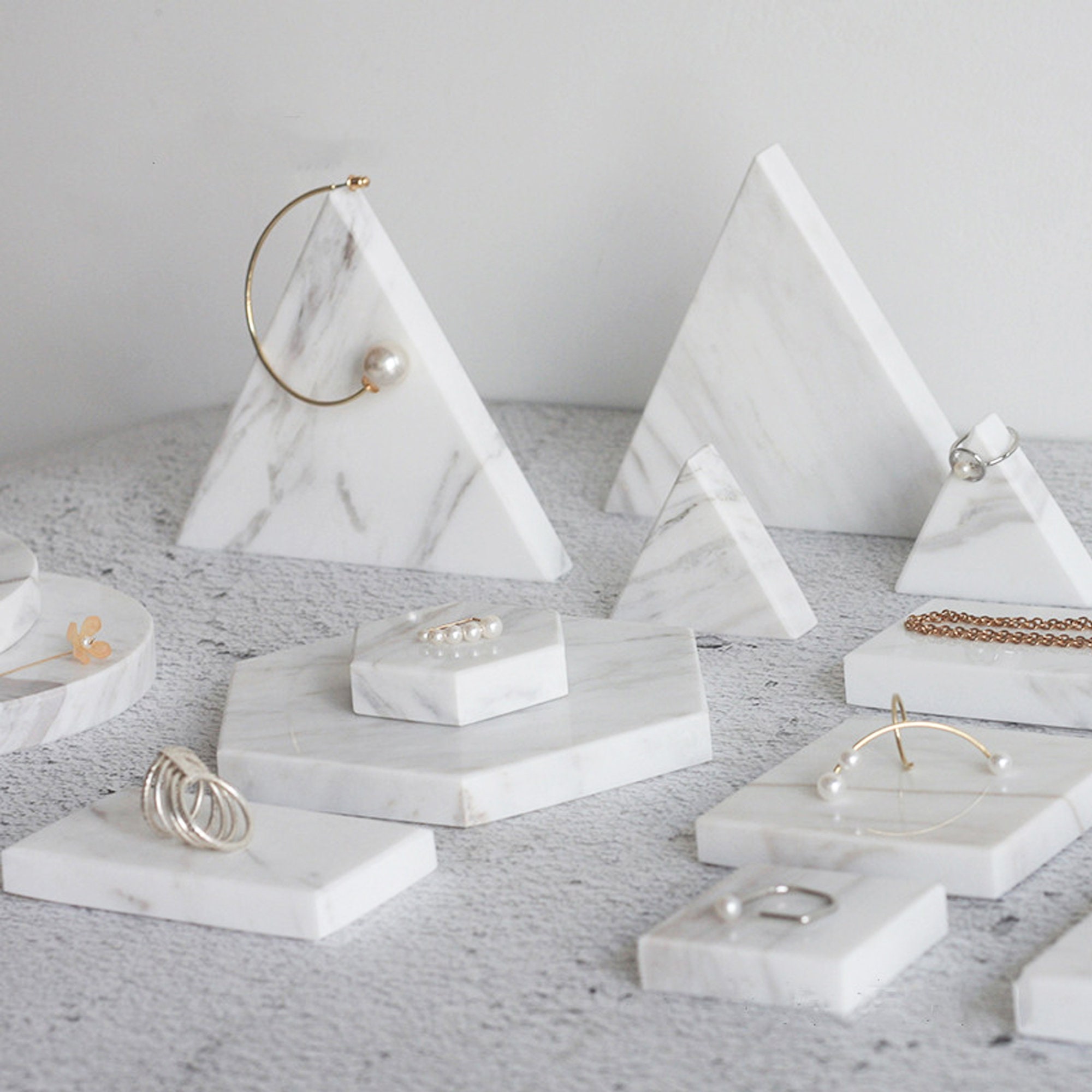 MARBLE BRACELET DISPLAY WHITE MARBLE BRACELET DISPLAY WHITE