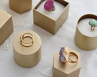 Gold Ring Display, Brass Ring Holder, Retro Ring Stand, Ring Display holder, Ring Display Stand, Wedding Ring Holder, Ring Display Riser