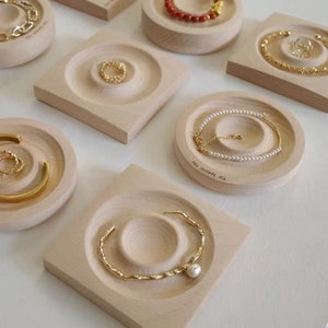 Light Wood Bracelet Display, Bracelet Organizer, Bracelet Holder, Bracelet Circle Tray, Jewelry Display for Bracelet, Jewelry Holder Stand