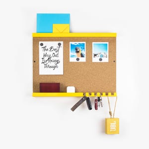 Tableau d'affichage mural jaune pour cartes mémoire pour organiser le courrier et les billets