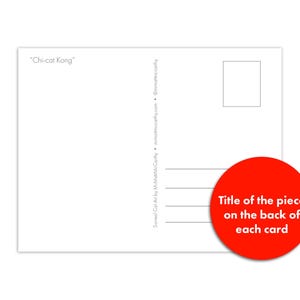 K&ouml;nnte beinhalten: Eine wei&szlig;e rechteckige Postkarte mit einem Briefmarkenfeld oben rechts und Adresszeilen unten rechts. Der Text "Chi-cat Kong" steht oben links. Ein roter Kreis mit dem Text "Title of the piece on the back of each card" ist auf der Karte zu sehen.