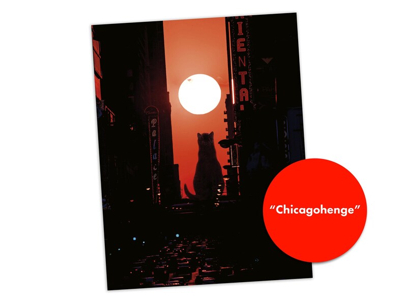 K&ouml;nnte beinhalten: Ein rechteckiger Druck mit der Silhouette einer Katze, die bei Sonnenuntergang in einer Stadtstra&szlig;e sitzt, wobei die Sonne zwischen hohen Geb&auml;uden steht. Der Text Palace und IENTA ist auf Schildern zu sehen, Chicagohenge steht in einem roten Kreis.