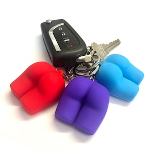 Mini Butt Keychain – Funny Squeeze Toy Set of 3 | Soft PVC Fidget Gift, Novelty Gag Gift for Friends, Cute Booty Keychain for Bags & Keys