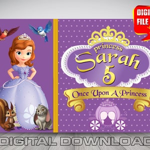 Puede incluir: Diseño de archivo digital con temática de princesa. El diseño incluye una princesa de dibujos animados con un vestido morado, pájaros y criaturas del bosque. El texto dice "Princesa Sarah 5" y "Érase una vez una princesa". También están presentes las palabras "Archivo digital".