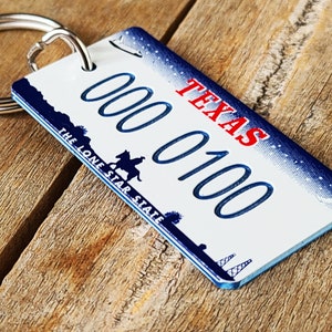 Gepersonaliseerde gegraveerde kentekenplaatsleutelhanger - sleutelhanger - tag - elke naam op bestelling gemaakt