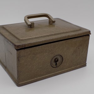 Metal box, old 1930s, tool box, gift object, vintage object, decorative gift, home gift, home decoration