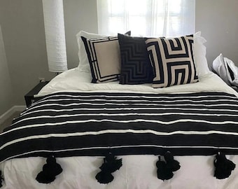 Kuscheldecke, GEWEBTE Decke, Individuelle Schwarz-Weiß-Streifen-Decke, Marokkanische Pom Pom Baumwolldecke, Einweihungsgeschenk