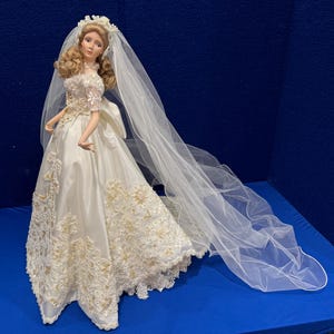 Nowa zabytkowa porcelanowa lalka panny młodej „Melody” Ashton-Drake Galleries, malowana ręcznie w oryginalnym pudełku nr 1645A