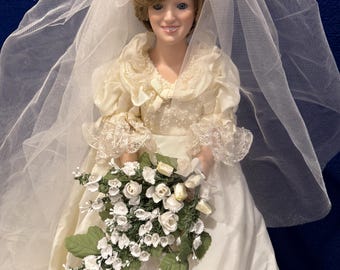 princess diana doll in wedding dress of Wales Queen of People's Hearts Gown 1997 NRFB Celebrate the timeless elegance of royalty with the exquisite Franklin Mint Heirloom Porcelain Doll of Princess Diana of Wales in her iconic wedding dress Wedding Gown Wedding Doll Danbury