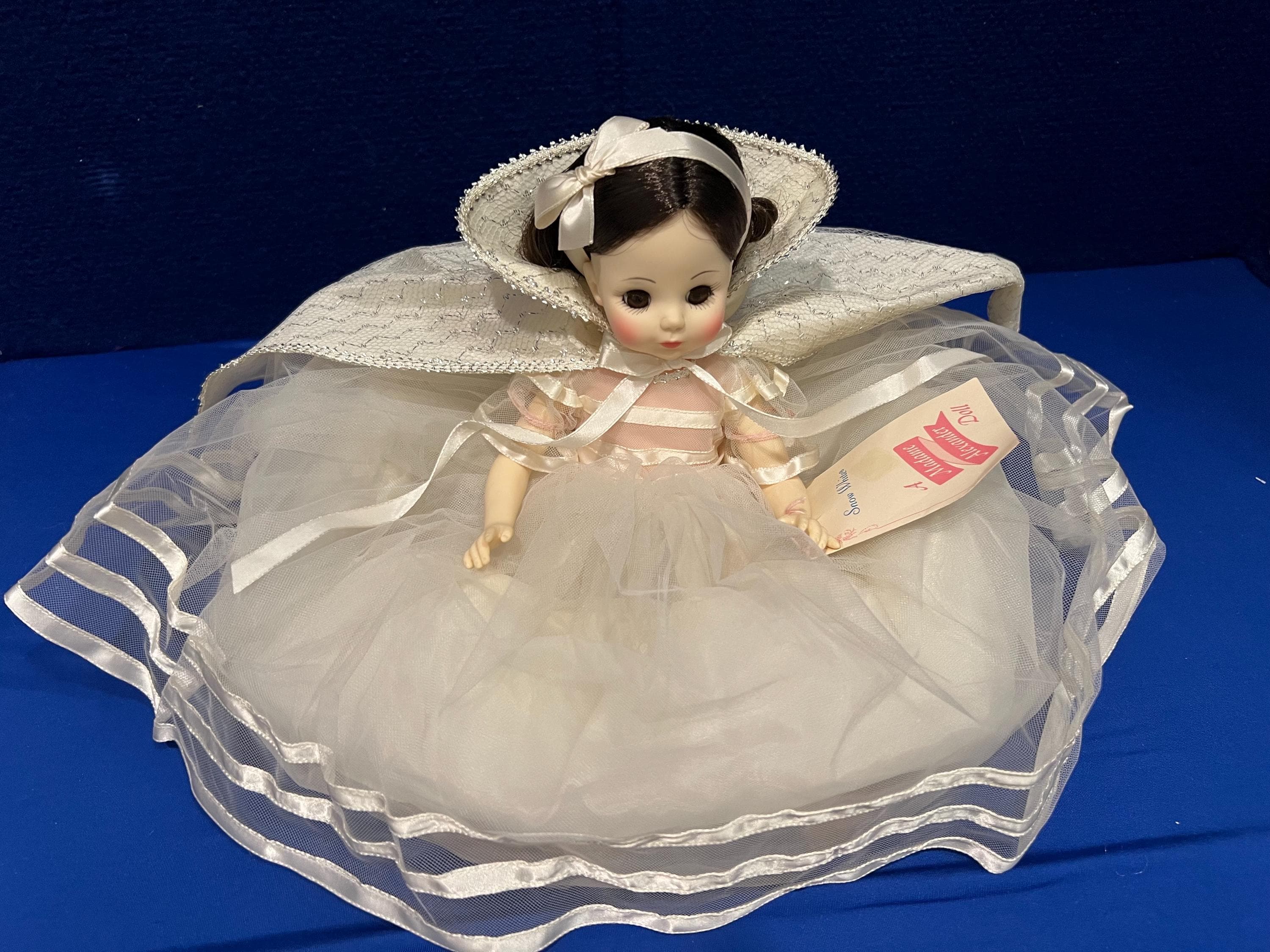 Vintage Madam Alexander Snow White Doll, 14
