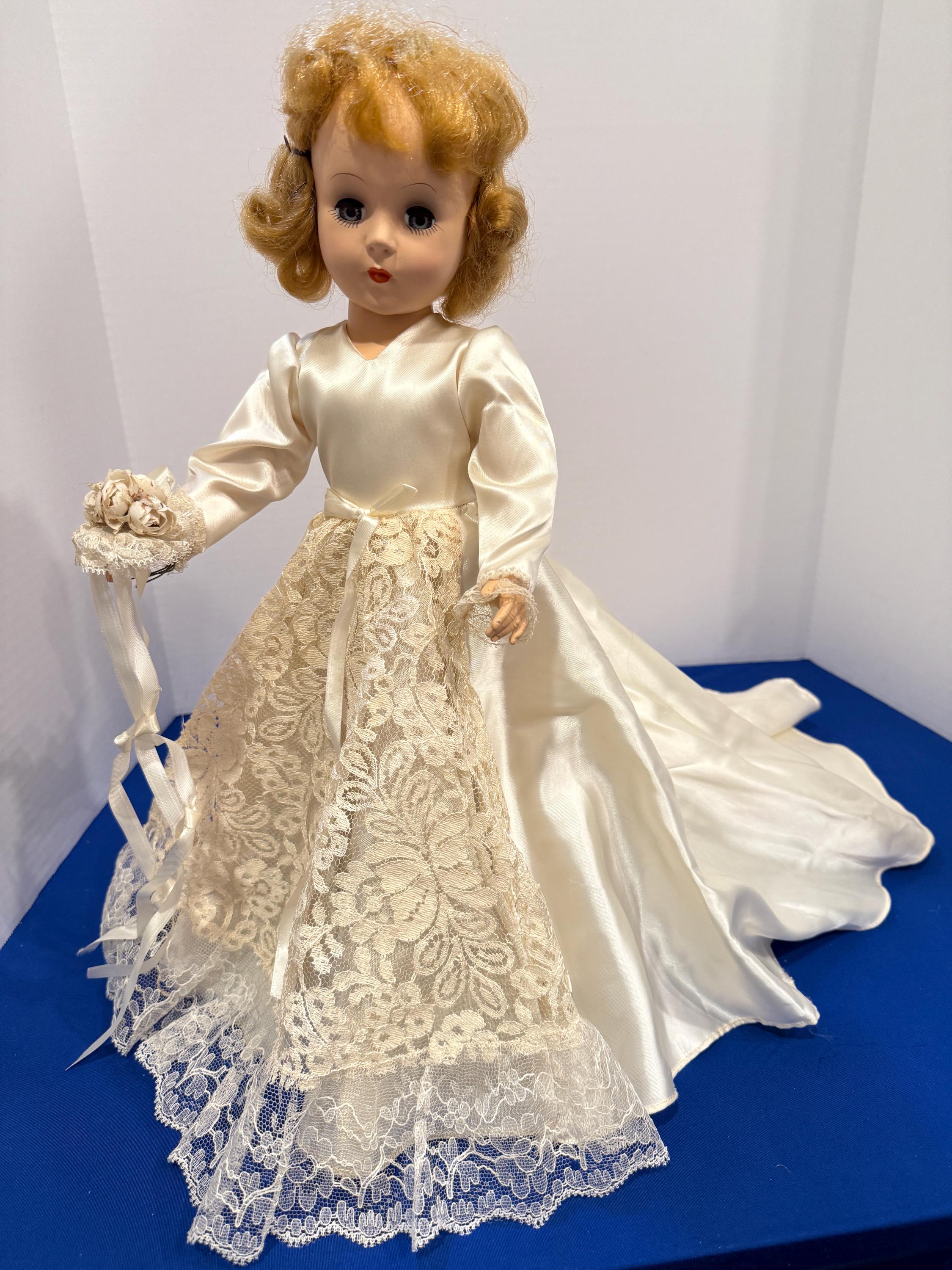 アンティーク人形 クリーム色ドレス 約40㎝ Vintage Jolly Toys 18” Bride Doll, 1950s, Satin Gown, Collectible