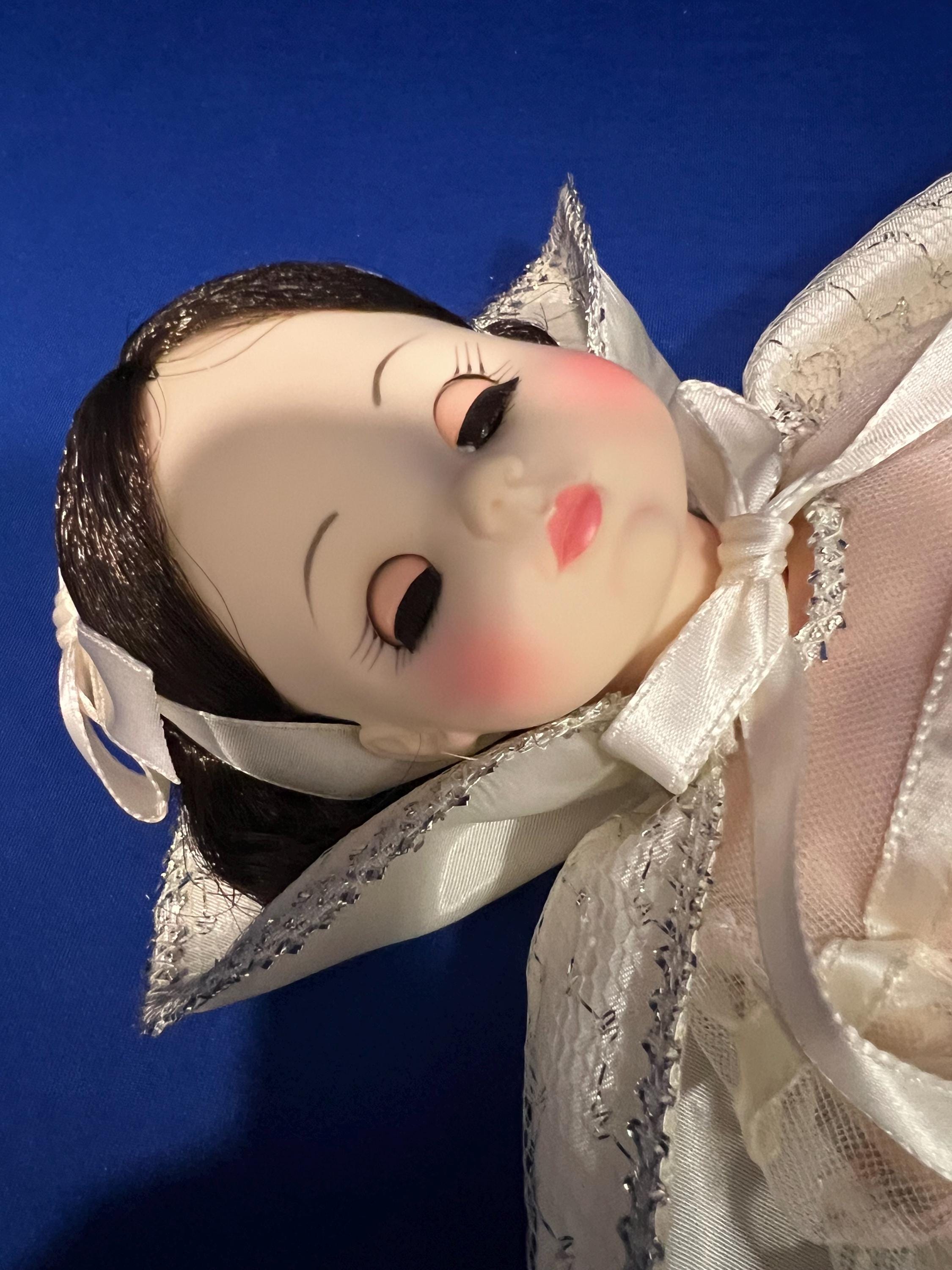 Vintage Madam Alexander Snow White Doll, 14