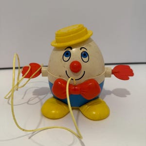 Vintage Humpty Dumpty Fisher Price Working Pull Toy #736 circa 1970’s
