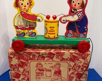 Vintage Fisher-price Raggedy Ann Andy Parade Pull Toy (1997), Box