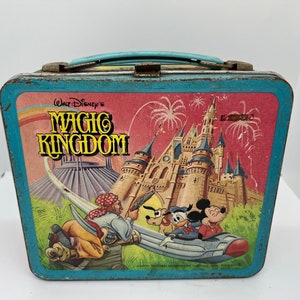 Vintage Metal Lunchbox, Disney’s Embossed Wonderful World Magic Kingdom By Aladdin 1979