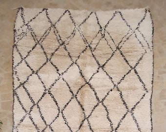 Vintage Beni Ourain Rug: Authentic Moroccan Wool Rug with Diamond Pattern (5'9'' X 12'8'')