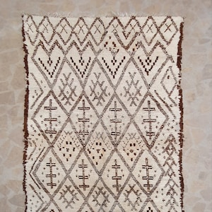 Large Vintage Beni Ourain Rug: Moroccan Berber Wool Boho Rug (5&#39;3&#39;&#39; X 10&#39;3&#39;&#39;)