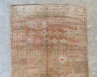 Vintage Berber Boujaad Rug: Moroccan Bohemian Wool Carpet (5'8'' X 9'7'')