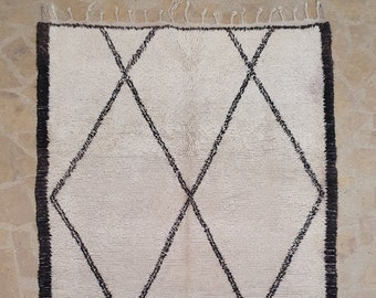 Vintage Moroccan Beni Ourain Rug: Handwoven Wool Diamond Rug (4'6'' X 7'3'')