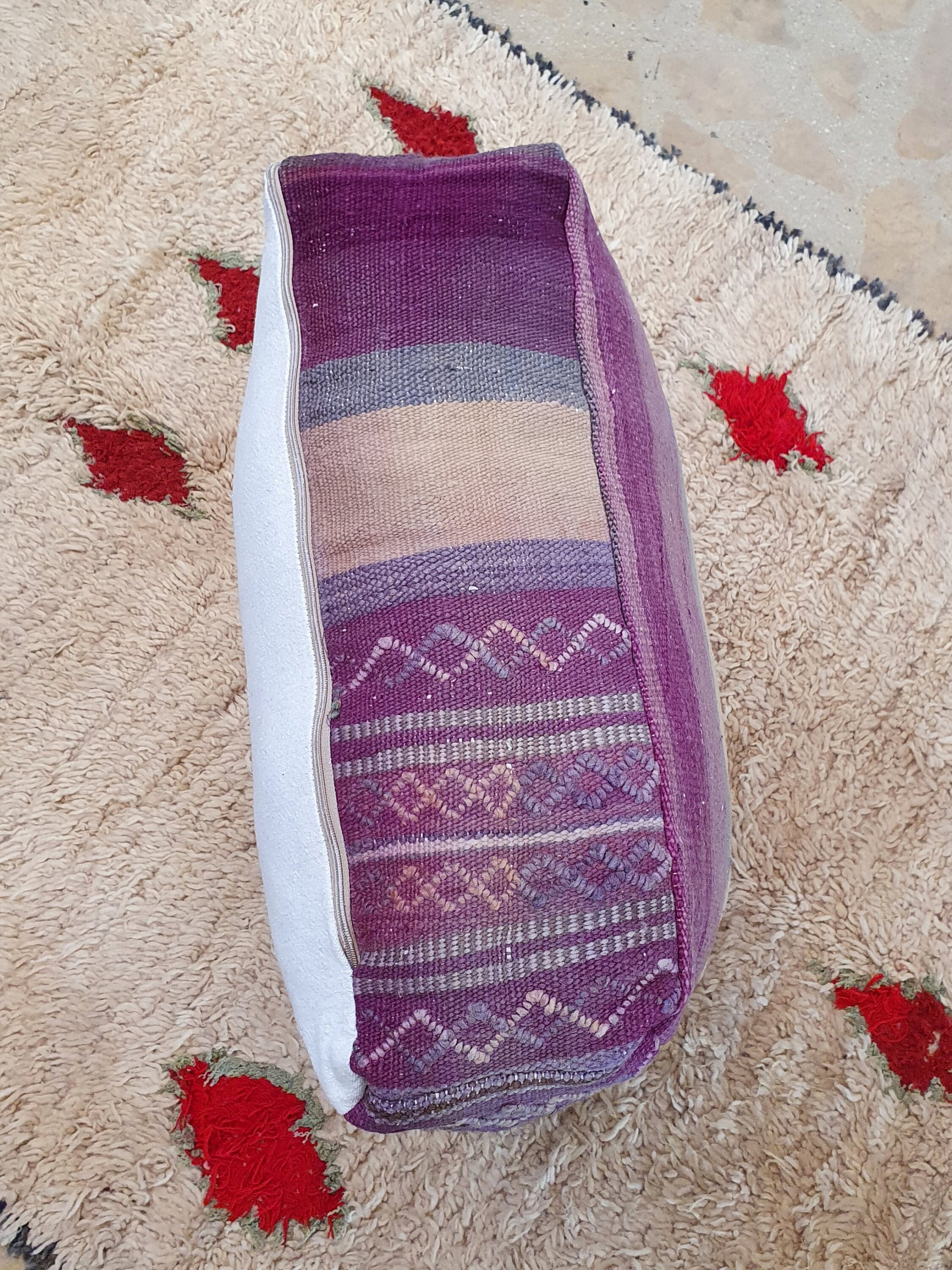 ヴィンテージ ベルベルラグ フロアピロー：手織りモロッコ風クッション