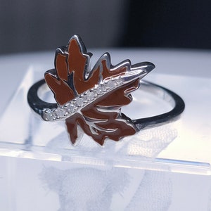 Ring - Diamant-Blatt-Ring (Größe) Platin-Overlay Sterling Silber. KOSTENLOSES PORTO