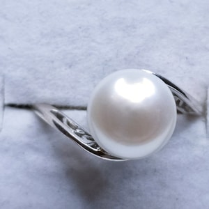 Ring - Pearl White Solitaire Ring in Sterling Silver (Size P).  FREE POSTAGE