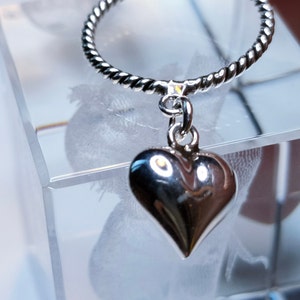 Anillo - Banda con dije de corazón inflado en plata de ley (varios tamaños) ENVÍO GRATIS