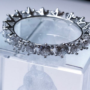 Anillo - Anillo de plata de ley con revestimiento de platino y circonitas SWAROVSKI (6,490 ct.) (talla T) ENVÍO GRATUITO