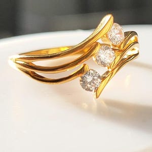 Anillo - Anillo de diamantes simulados en plata de ley con revestimiento de oro amarillo de 14 quilates de 1,050 ct. (tamaño disponible) ENVÍO GRATIS