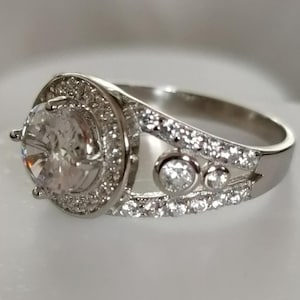 Anillo - Anillo de circonita cúbica Swarovski en plata de ley con revestimiento de rodio de 3,640 ct. (talla P) ENVÍO GRATUITO