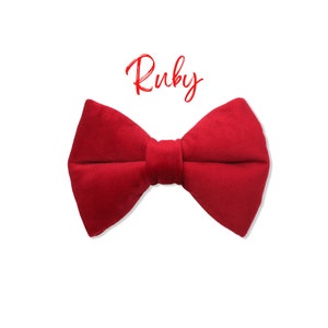 Red Velvet Dog Bowtie Over de halsband | Valentijnsdag Huisdier kleding Liefde Hond Bows | Perfect Dog Mom Cadeaus | Rood of roze middelpunt | ROBIJN