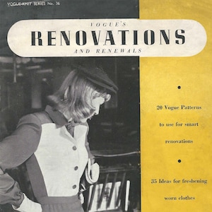 以下が含まれることがあります： ミシンを見ている白黒のドレスを着た女性の白黒写真。黄色の背景のテキストには、「Vogue's Renovations and Renewals」、「20 Vogue Patterns to use for smart renovations」、「35 Ideas for freshening worn clothes」、「Reprinted from Vogue and Vogue Pattern Book」、「Price 1/-」、「Condé Nast Publications Ltd.」と記載されています。