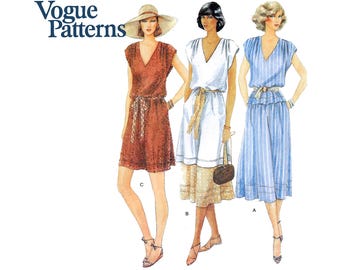 Vogue Patterns 7338 c1970s Top/Tunic and Skirt Women's Size 12 Vintage Sewing Pattern