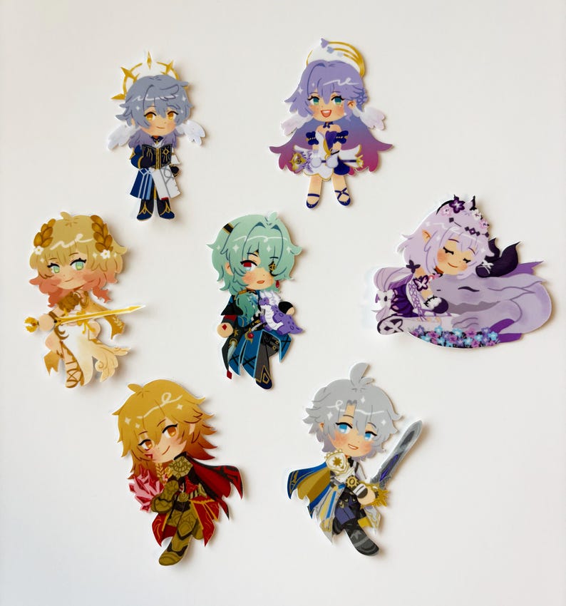 K&ouml;nnte beinhalten: Eine Sammlung von sieben farbenfrohen Aufklebern im Anime-Stil. Jeder Aufkleber zeigt ein einzigartiges Charakterdesign mit detaillierten Outfits und Accessoires. Die Charaktere haben verschiedene Haarfarben und sind in dynamischen Posen.