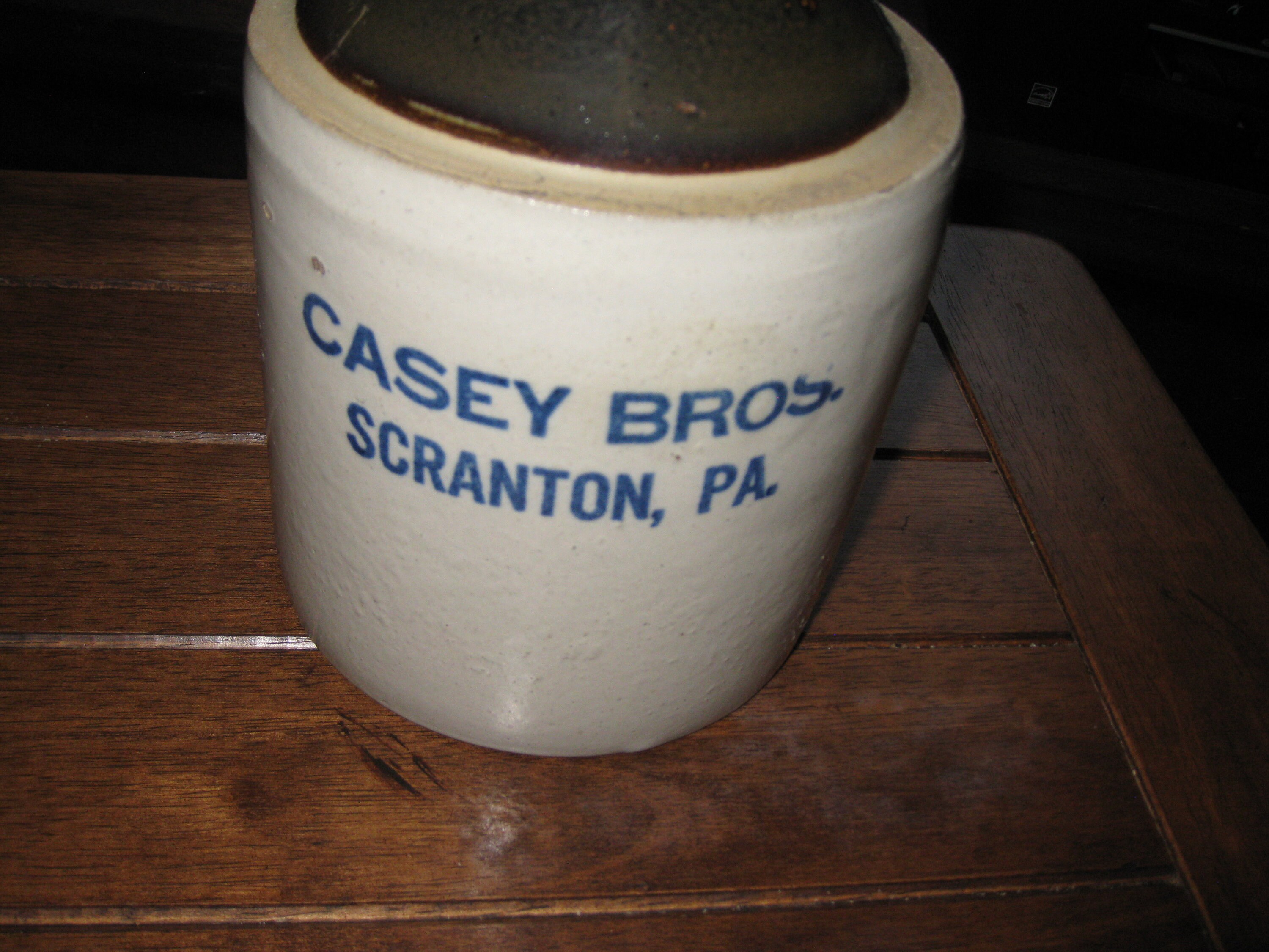 CASEY BROS. SCRANTON, Pa. Whiskey Jar Jug Distillery Crock Blue