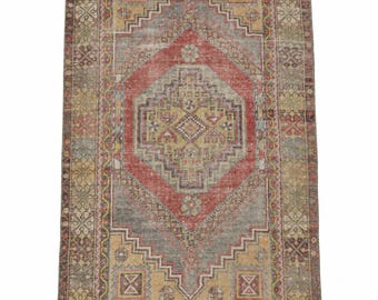Distressed Turkish Wool Rug, Geometric Medallion Design, Handmade and Hand Knotted Accent Rug Housewarming Gift Carpet (3.4ft x 5.2ft)