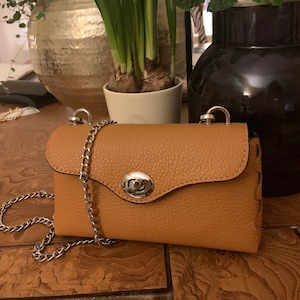 Small leather shoulder bag with silver chain strap in various colors