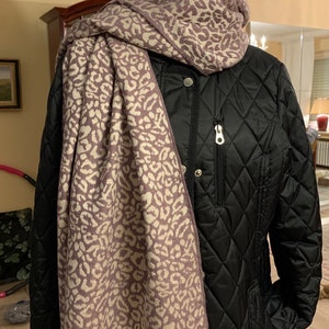 Attractive scarf with wool content in different colors