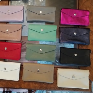 Grand portefeuille portefeuille en cuir de différentes couleurs